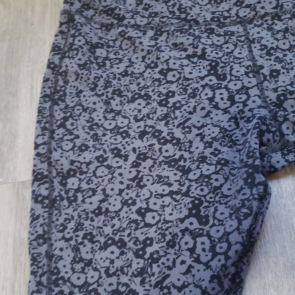 Xersion stretchy floral black colored leggings - Picture 8 of 14